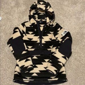 North Face Campshire Pullover Hoodie